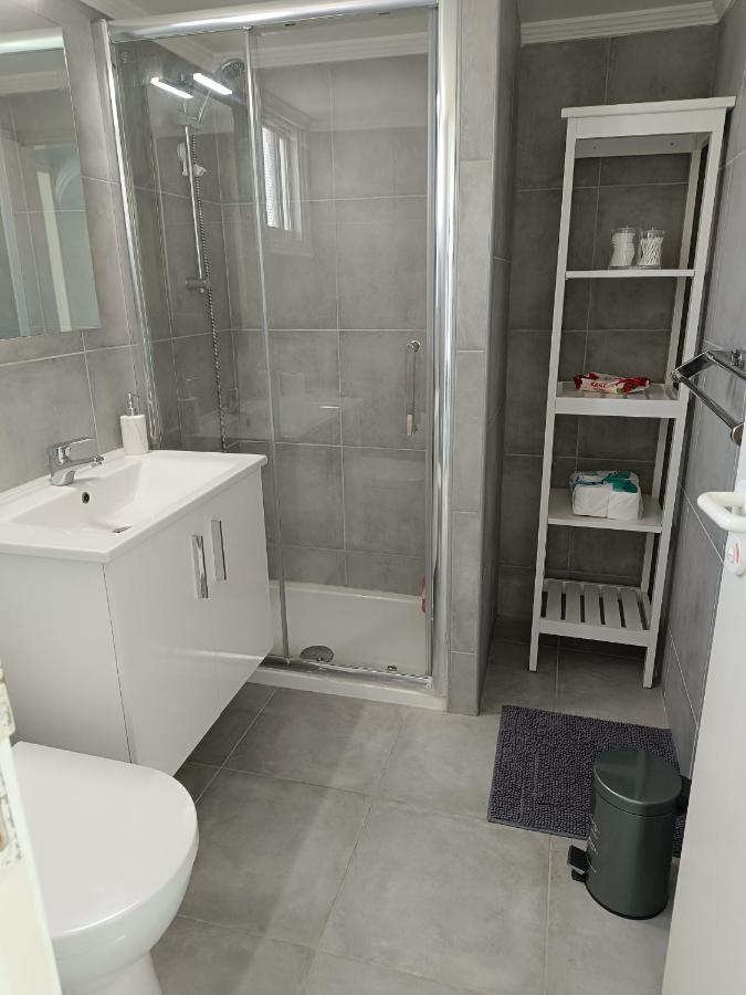 Julie'S Beach House Ворокліні Екстер'єр фото