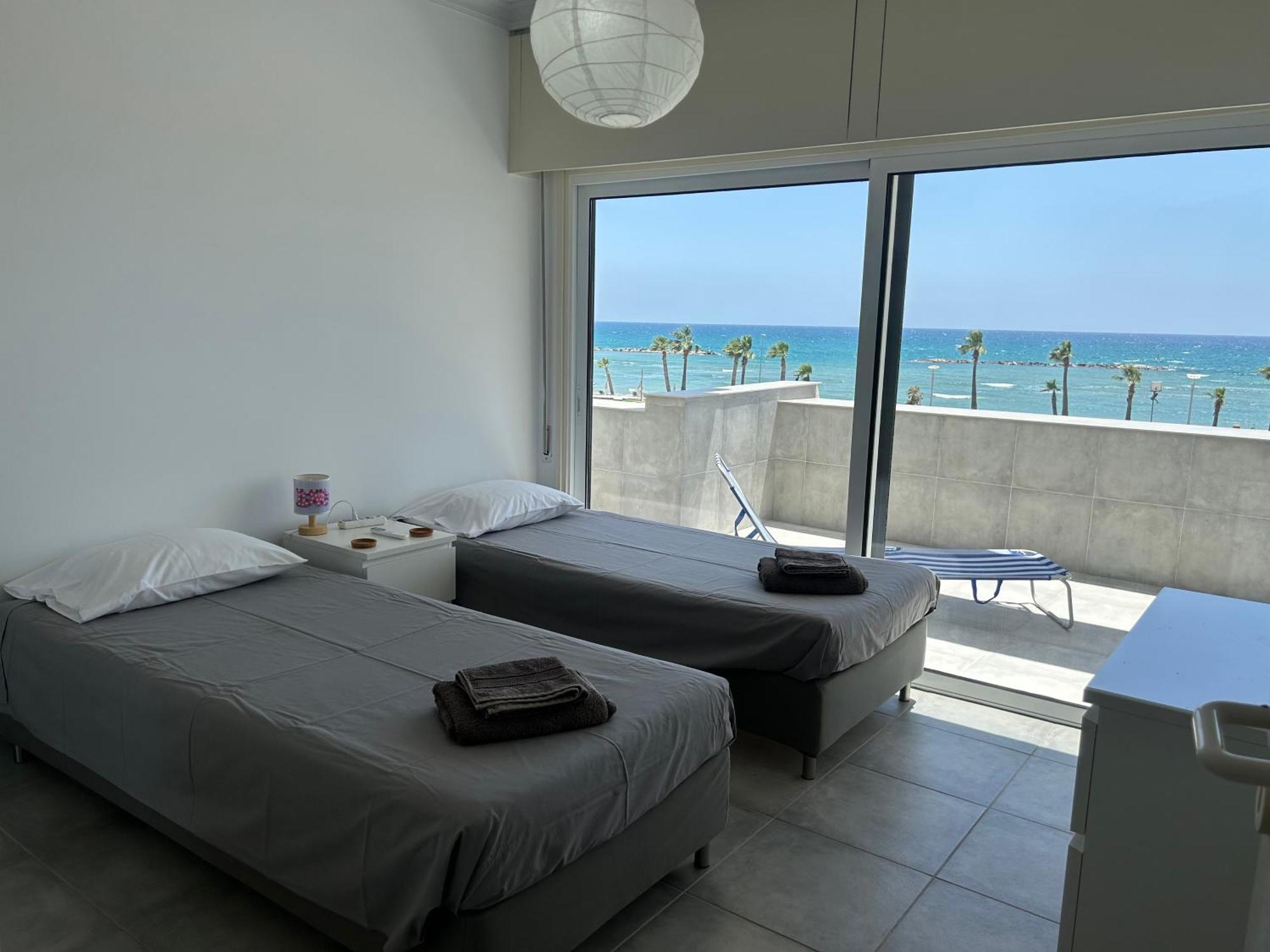 Julie'S Beach House Ворокліні Екстер'єр фото